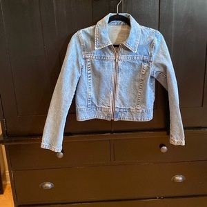 Super cute cropped denim jacket